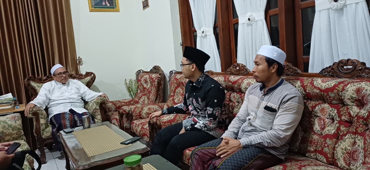 Gus Hilman Takziah ke Rumah Duka KH Munir Kholili: “Sosok Hangat, Penuh Ilmu, dan Pengabdian”