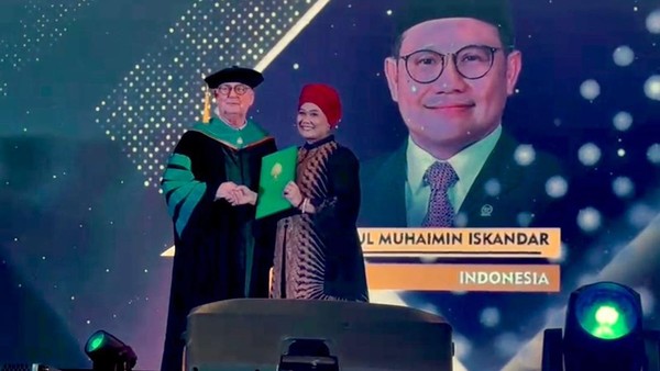 Cak Imin Raih Gelar Doktor Kehormatan dari Bodhisastra University Florida