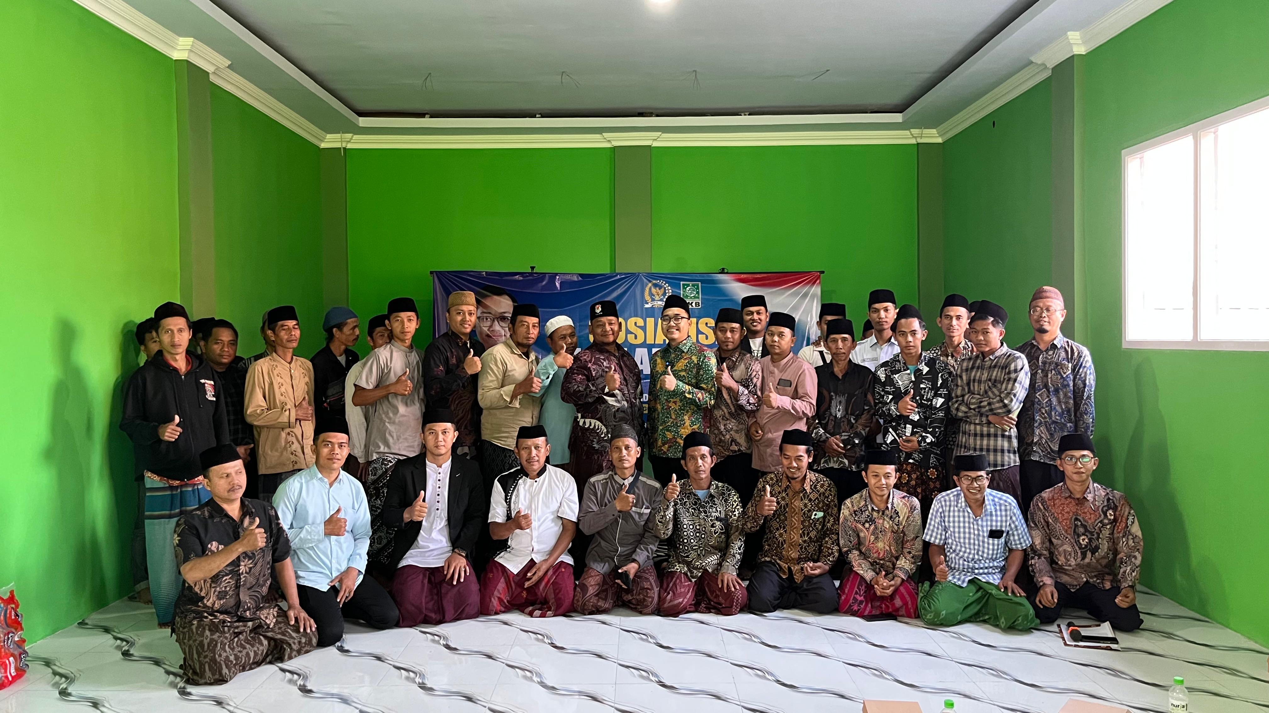 Gus Hilman Sosialisasikan Empat Pilar Kebangsaan di Ponpes Manba’ul Hikam   Tegal Siwalan