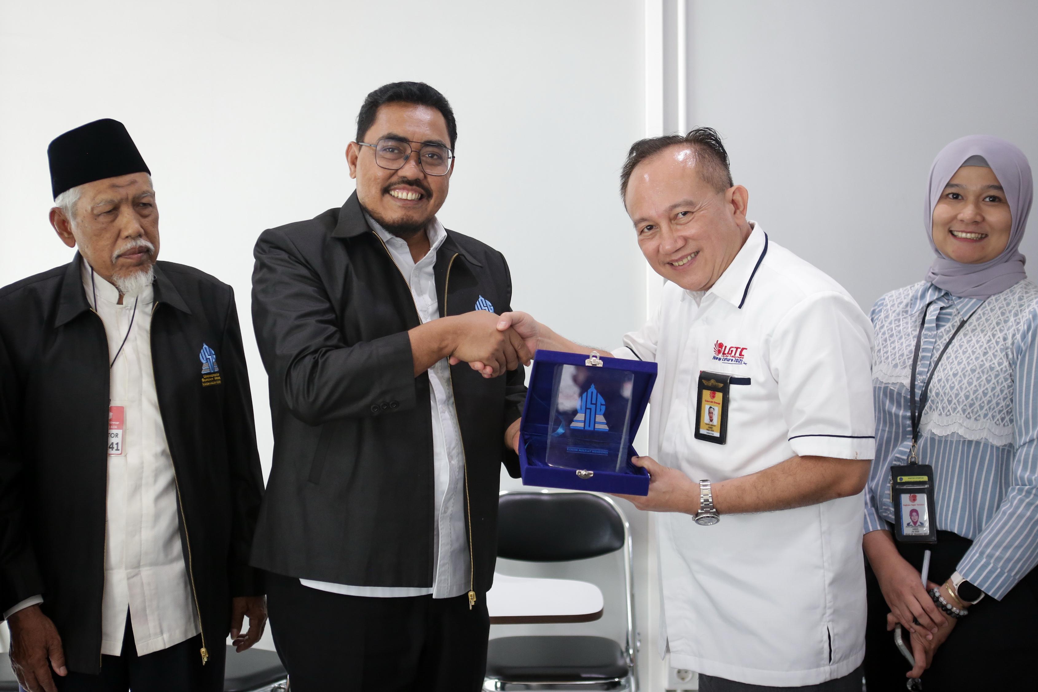 Universitas Sunan Gresik-Politeknik Kirana Jalin MoU, Lulusan Langsung Kerja di Lion Air Group